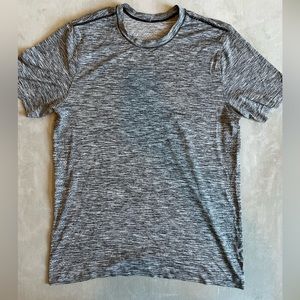 Lululemon Metal Vent Tech shirt sleeve shirt - Medium